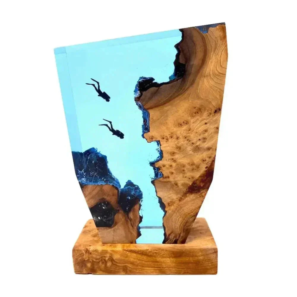 Skorter | Marideep – Deep Sea Diver Table Lamp with Wooden Base & Ambient Lighting