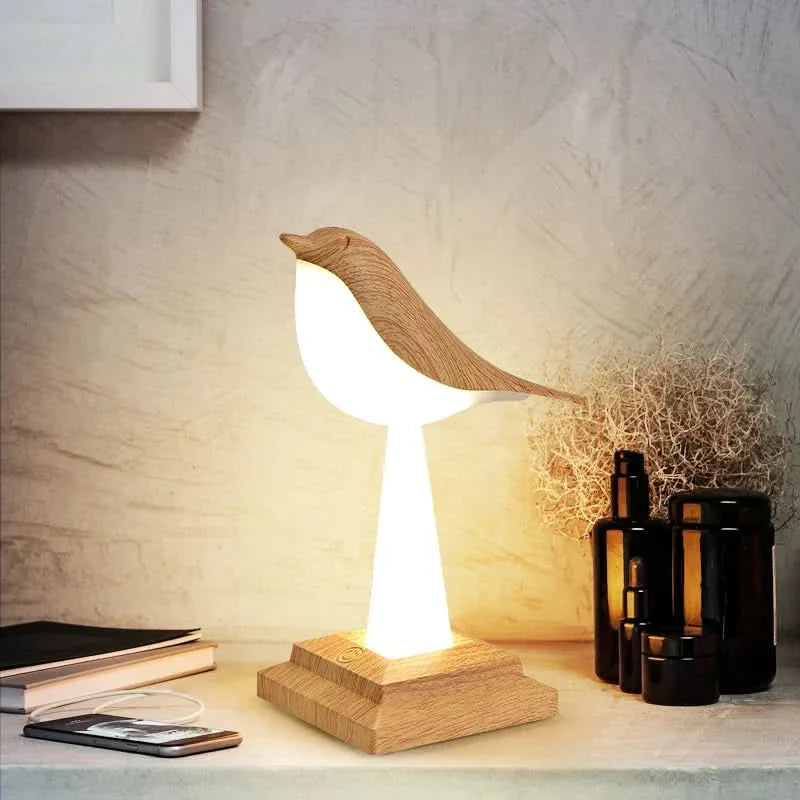 Skorter | Eclectus Bird-Inspired LED Table Lamp