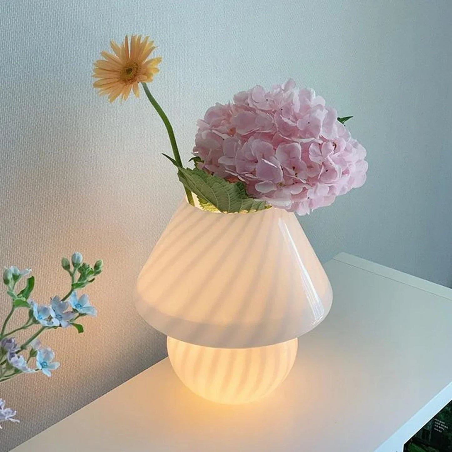 Skorter | ZenGlow - Modern Glass Table Lamp