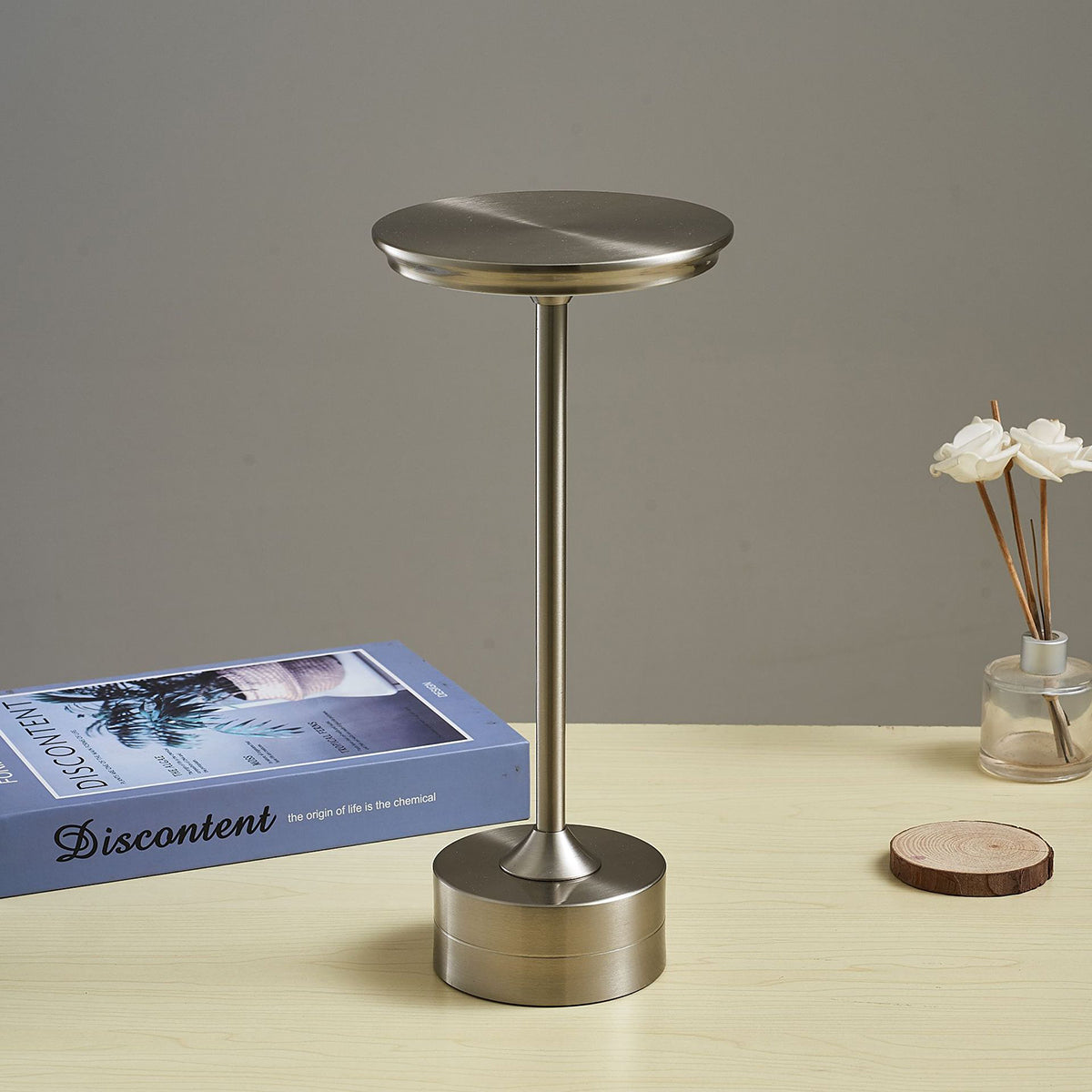 Skorter | Cordless LED Table Lamp in Galvanized Metal