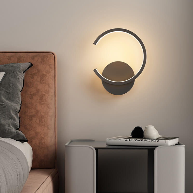 Skorter | Minimalist round LED wall lamp with arm, 1 light