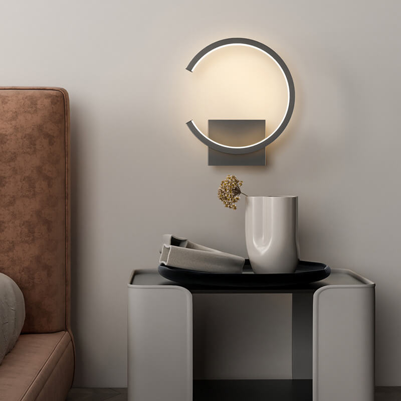 Skorter | Minimalist round LED wall lamp with arm, 1 light