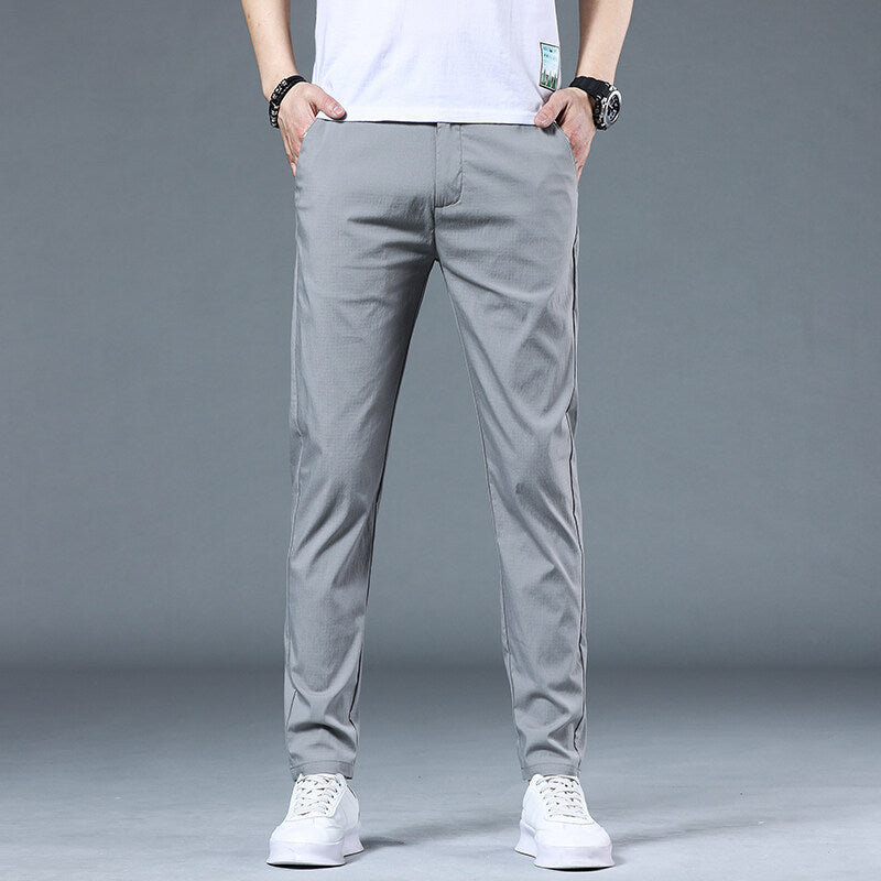 Luftiga herrbyxor i modern slim-fit-design Skorter