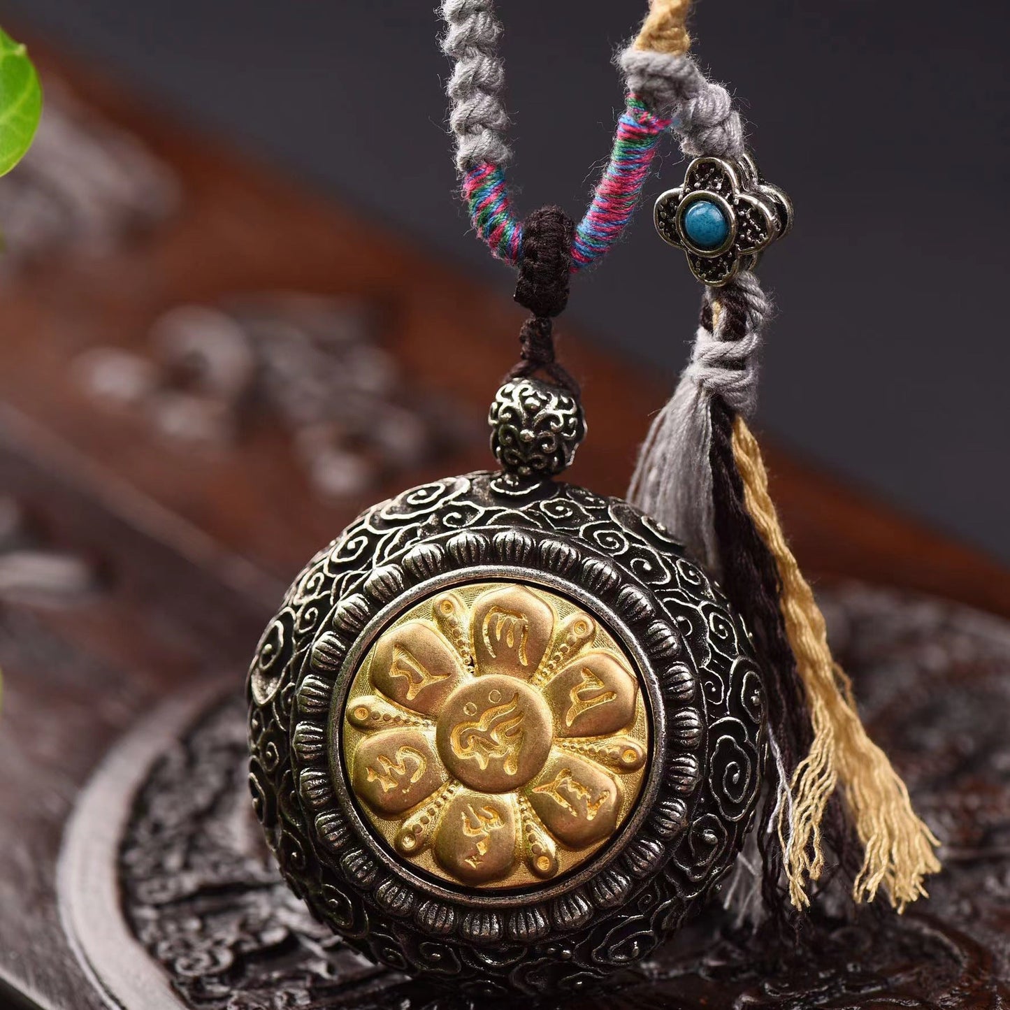 Skorter | Woman Versatile Retro Beauty National Necklace Three-tailed Fox Zhajilam Green Tara Thangka Jewelry