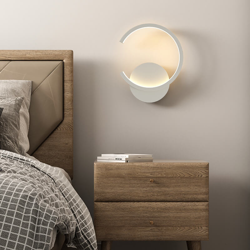 Skorter | Minimalist round LED wall lamp with arm, 1 light