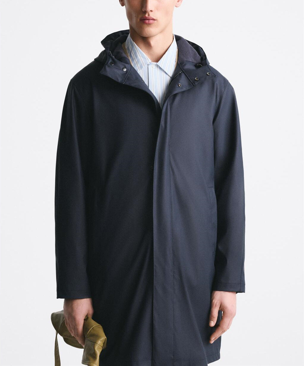 Men's raincoat with practical hood and longer cut Skorter
