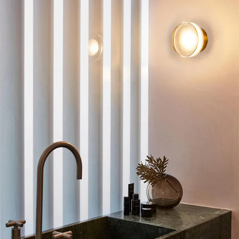Skorter | Valyona – Modern Metal Wall Lamp | Black & Gold Cone Design | Warm LED Lighting
