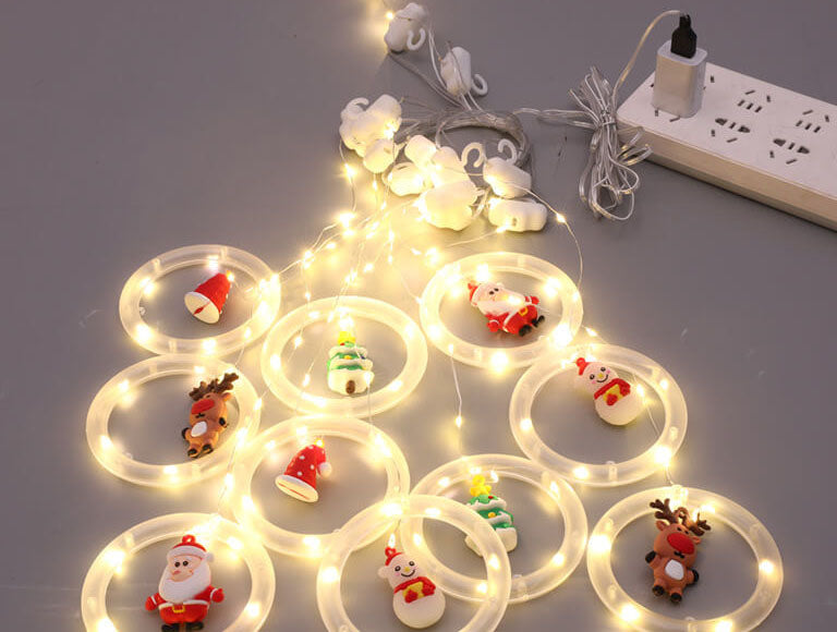 Skorter | Christmas wreath doll hanging decoration 10 LED USB string lights