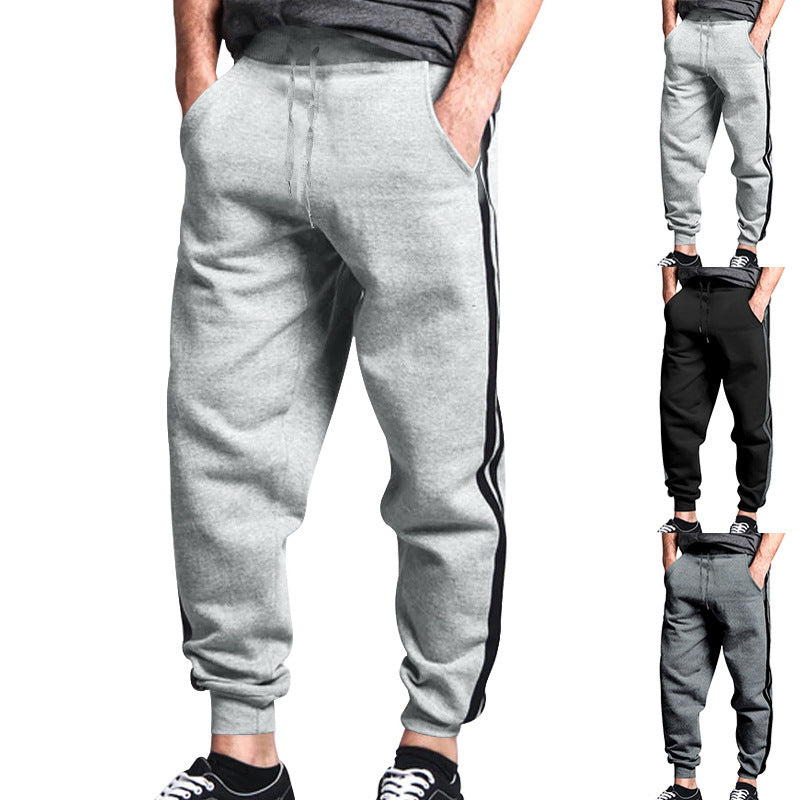 Men's sporty jogging pants with practical pockets and contrast stripes Skorter