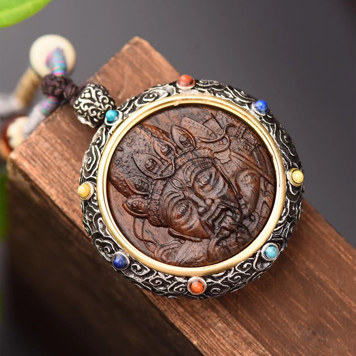 Skorter | Woman Versatile Retro Beauty National Necklace Three-tailed Fox Zhajilam Green Tara Thangka Jewelry