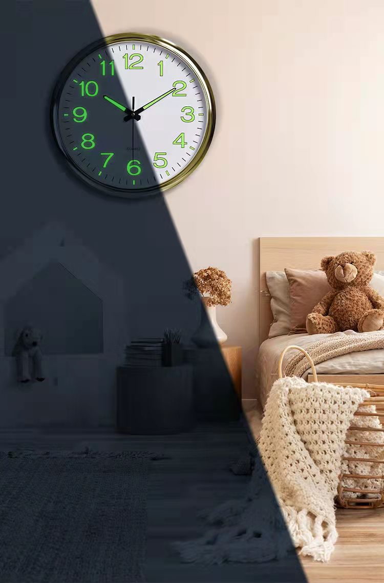 Skorter | Luminous Quiet Wall Clock 30 cm