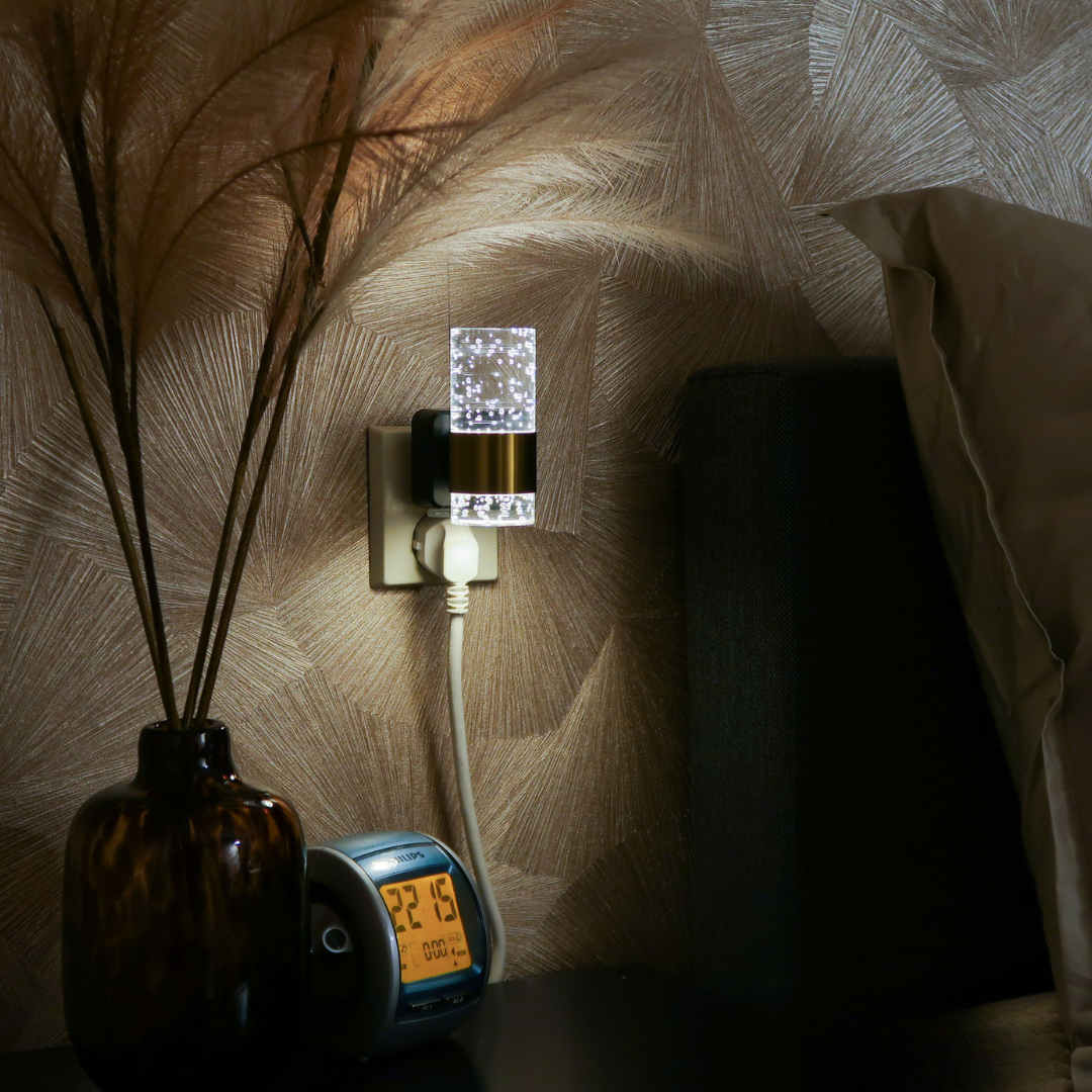 Skorter | LumiKristall Plug-in Wall Lamp with Light Sensor