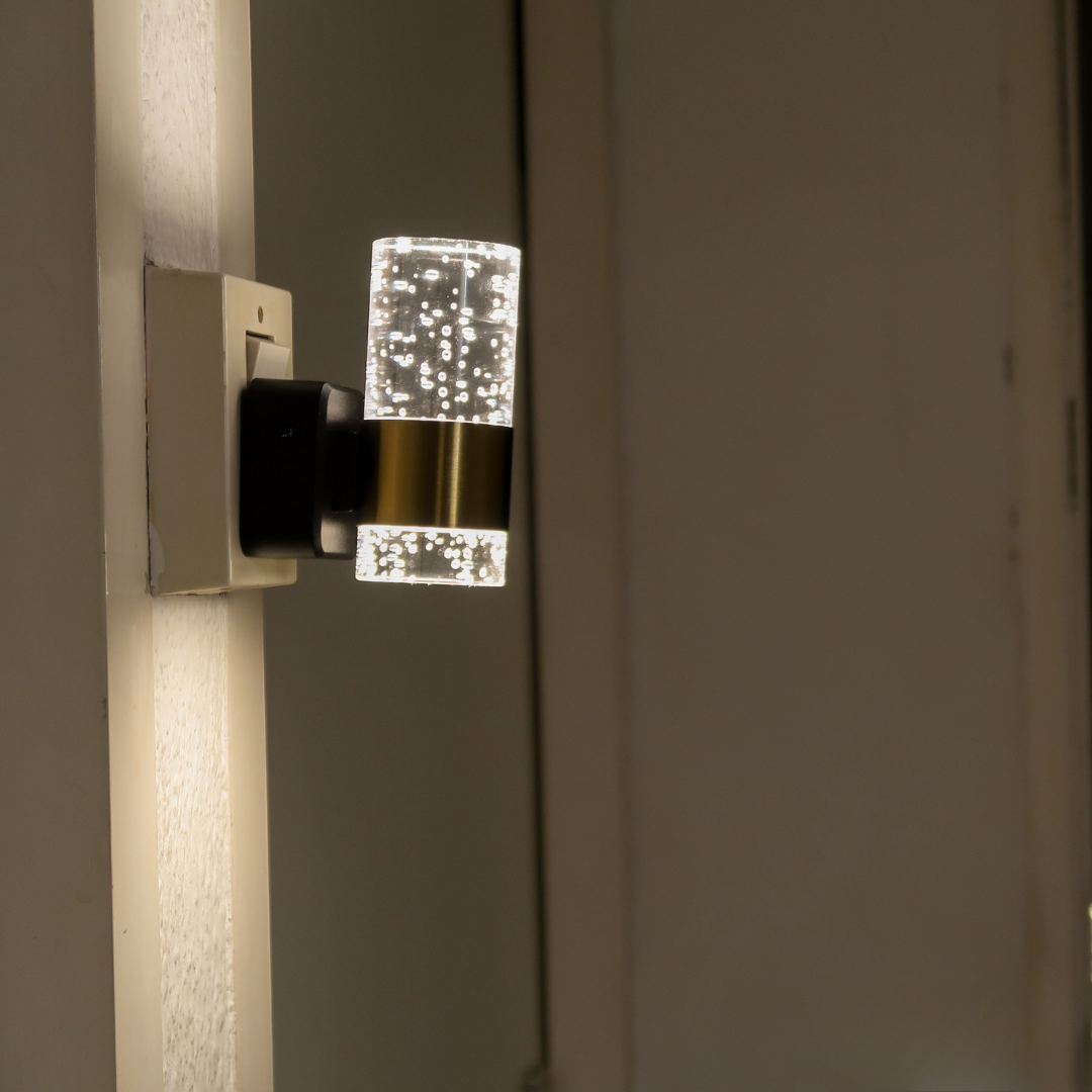 Skorter | LumiKristall Plug-in Wall Lamp with Light Sensor