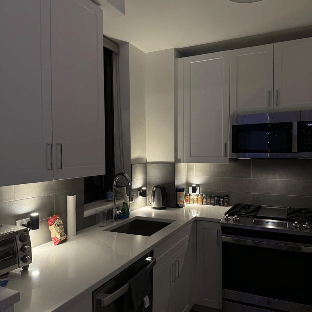 Skorter | Alova LED Plug-In Wall Light – Dimmable Sensor Lamp for Hallways, Stairs & Bedrooms