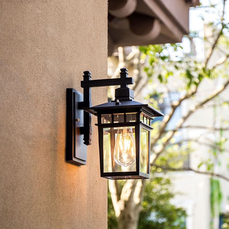 Skorter | Stylish, weatherproof outdoor wall lamp with adjustable light head