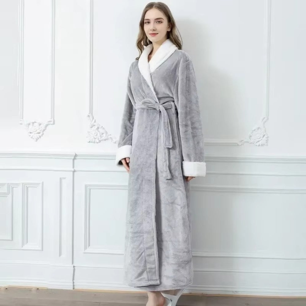 Skorter | Plush Fleece Contrast Trim Bathrobe