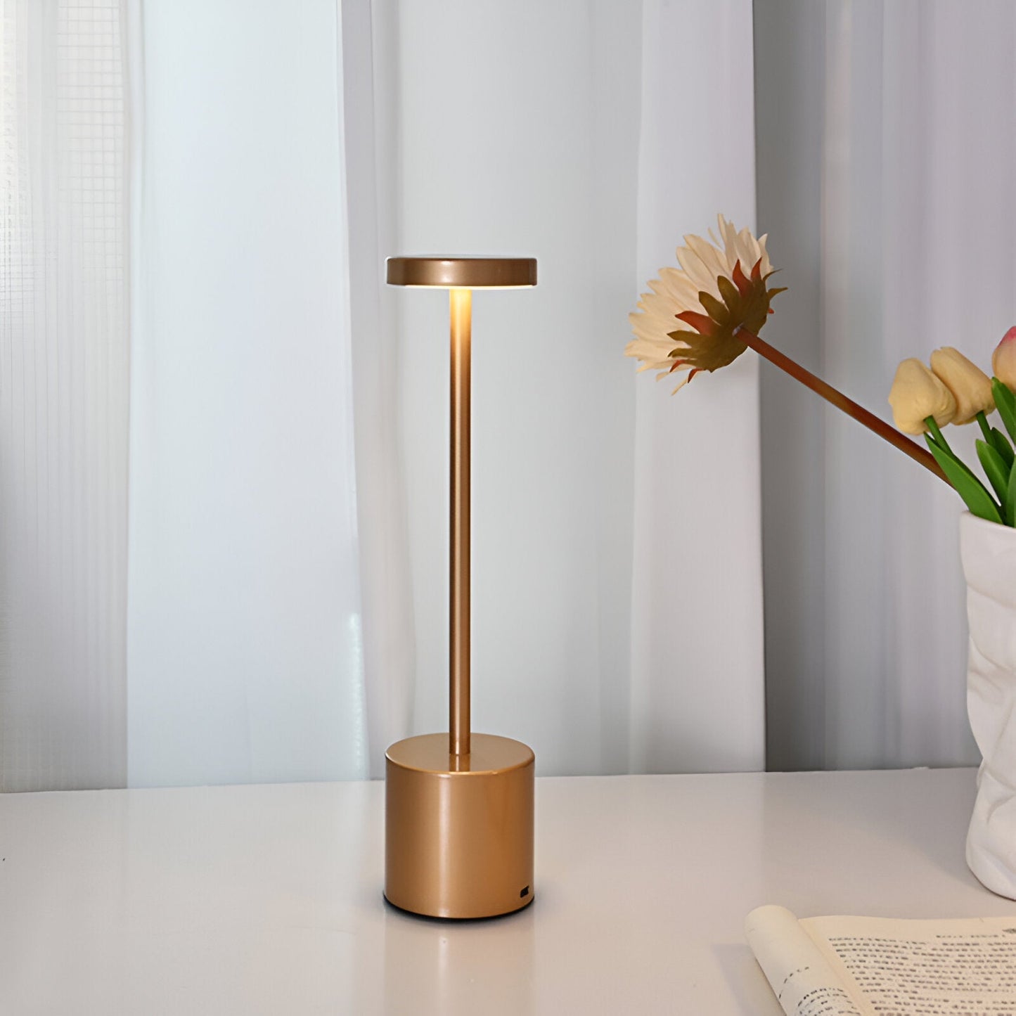 Skorter | Retroglow - Retro-inspired LED table lamp with wireless and USB charging