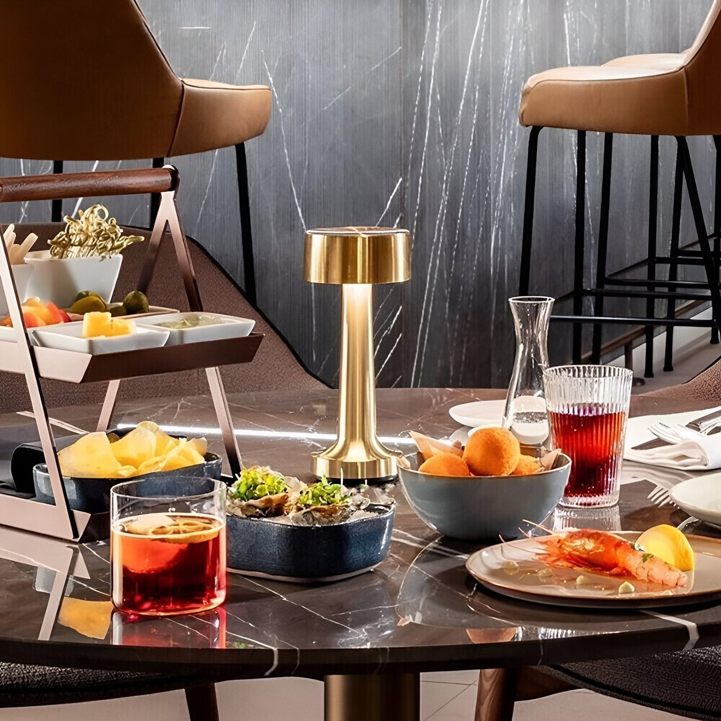 Skorter | Retrolight - Stylish LED restaurant table lamp with wireless USB charger