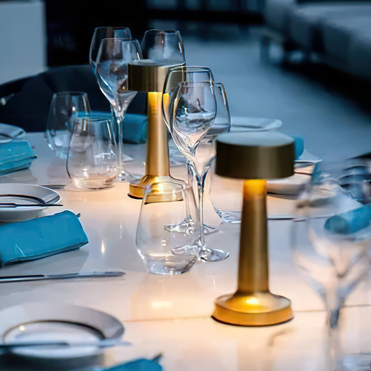 Skorter | Retrolight - Stylish LED restaurant table lamp with wireless USB charger