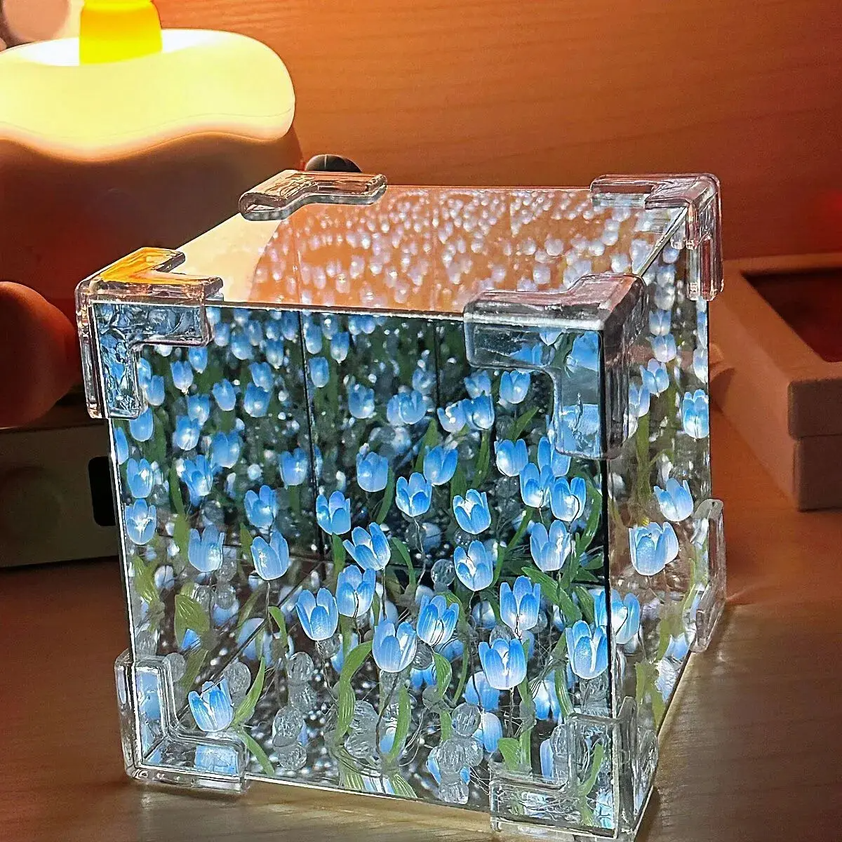 Skorter | MirrorBloom - DIY Mirror Cube Lamp with Tulip Design
