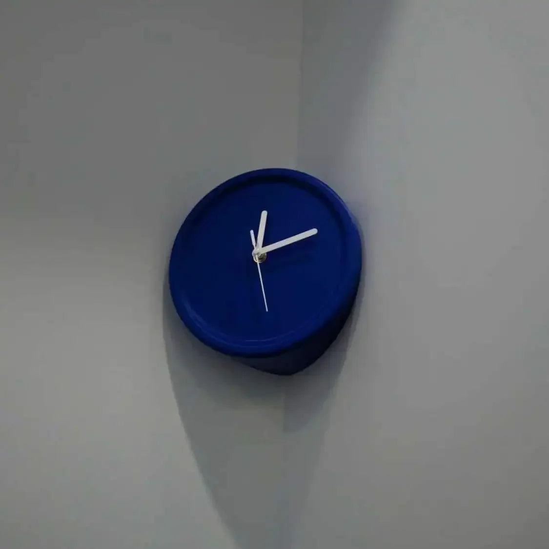 Skorter | SilentCorner - Silent Wall Clock without Drilling for Corners in the House