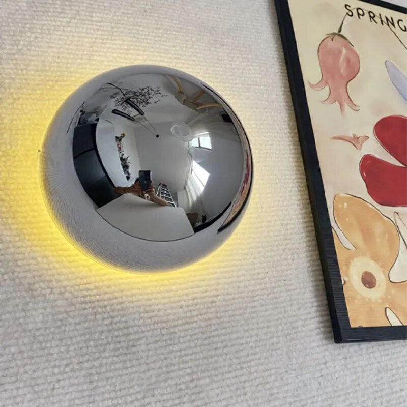 Skorter | AuroraLume – Nordic Wall Lamp in Aluminium and Acrylic