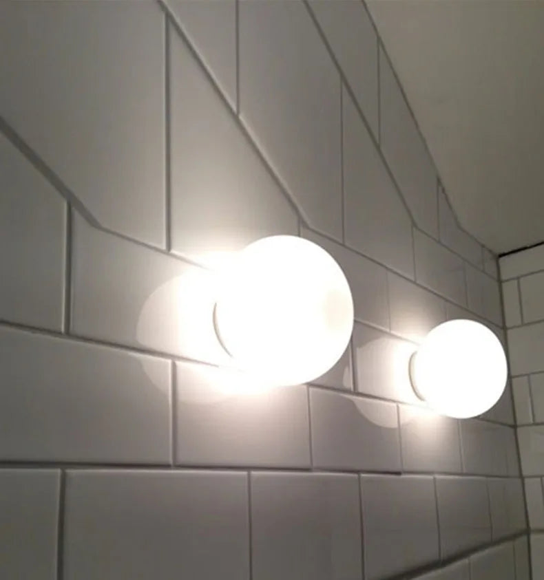 Skorter | GlaciaLuxe – Minimalist Wall Lamp with Glass Stone Design