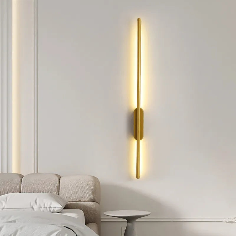 Skorter | SofaLume – Modern Wall Lamp in Black and Gold for Stylish Living