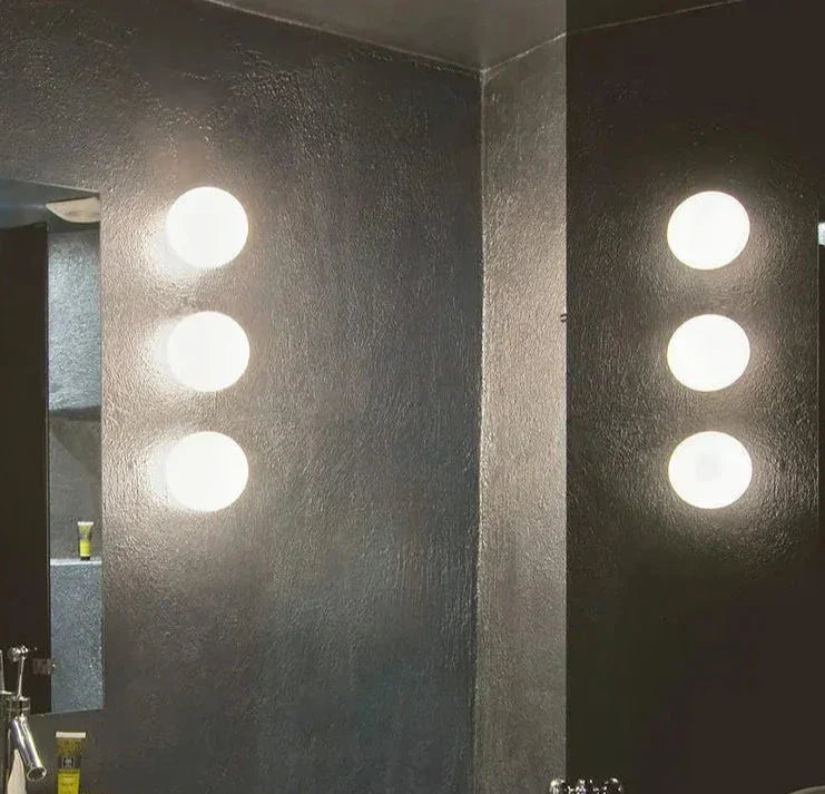 Skorter | GlaciaLuxe – Minimalist Wall Lamp with Glass Stone Design