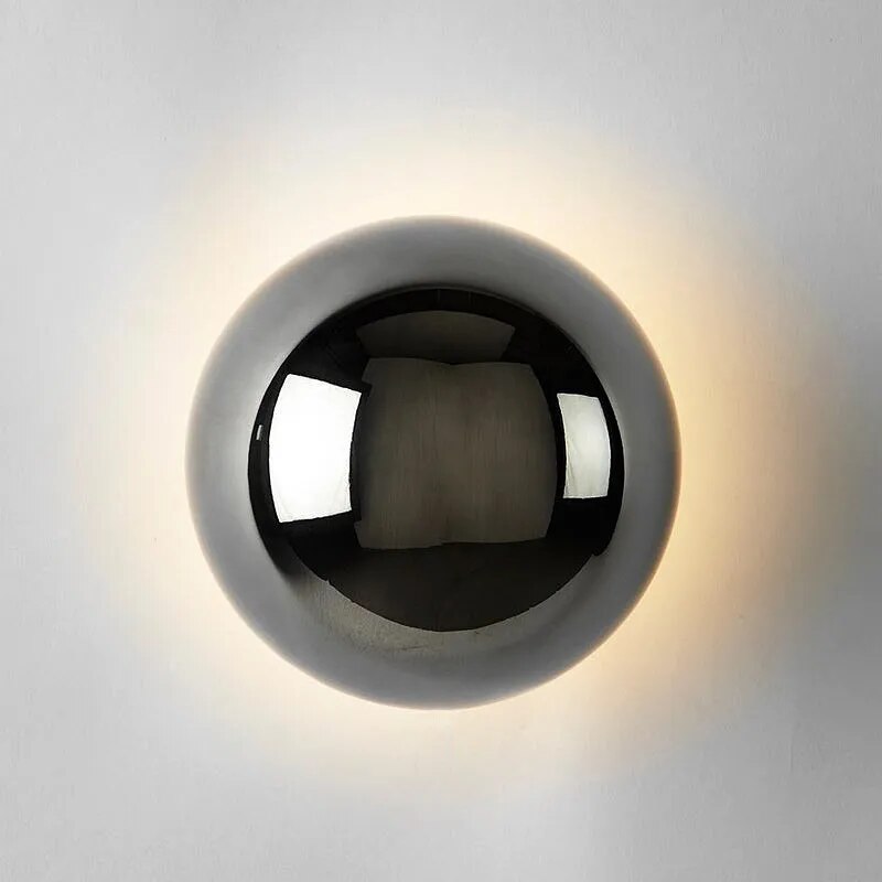 Skorter | AuroraLume – Nordic Wall Lamp in Aluminium and Acrylic