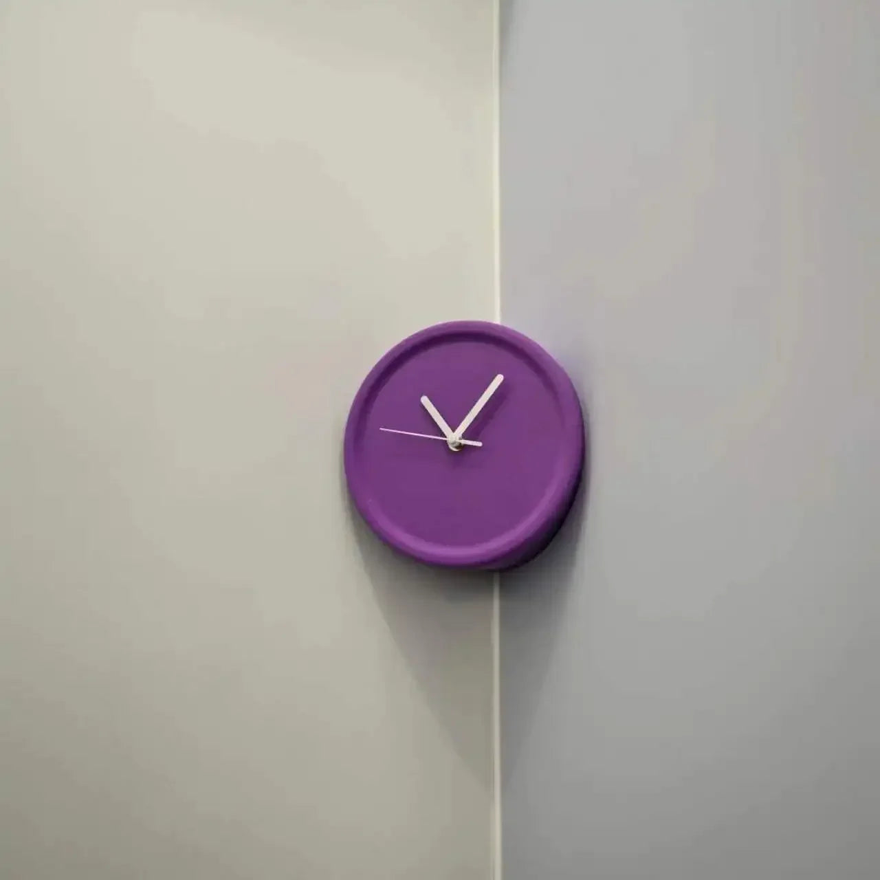 Skorter | SilentCorner - Silent Wall Clock without Drilling for Corners in the House