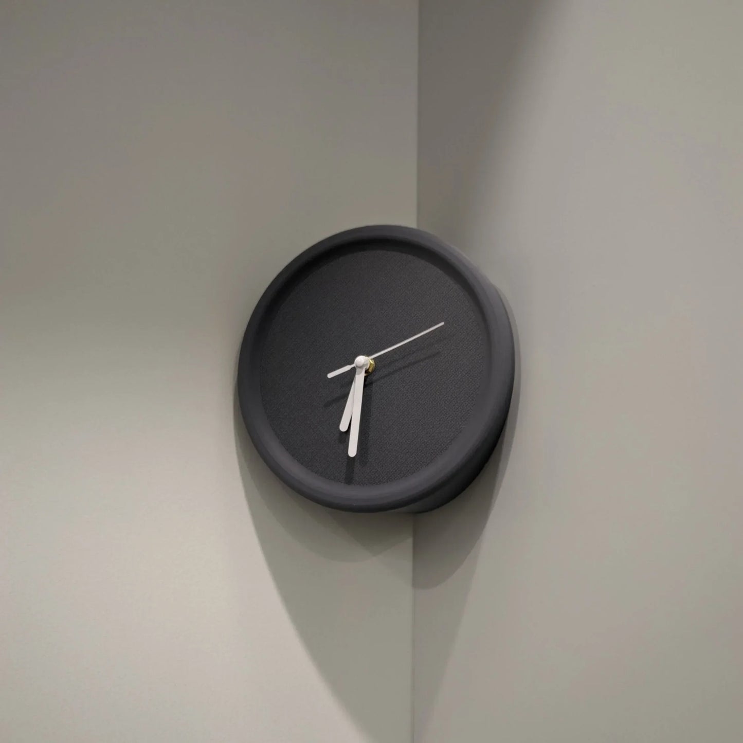 Skorter | SilentCorner - Silent Wall Clock without Drilling for Corners in the House