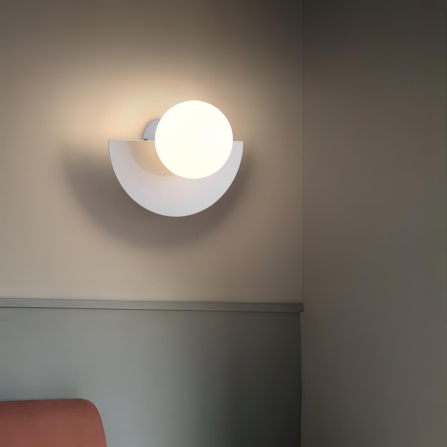 Skorter | Elegant half-circle shaped Nordic lamp for a cozier atmosphere