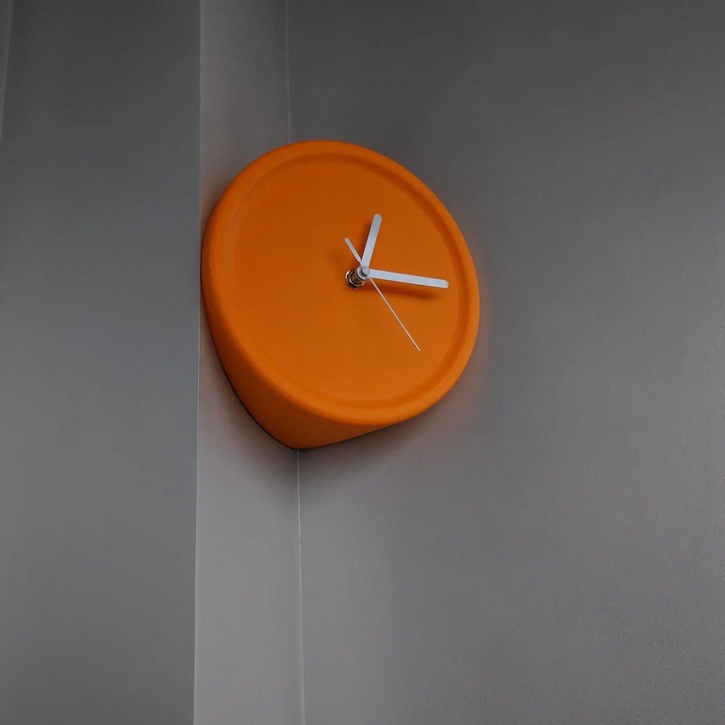 Skorter | SilentCorner - Silent Wall Clock without Drilling for Corners in the House