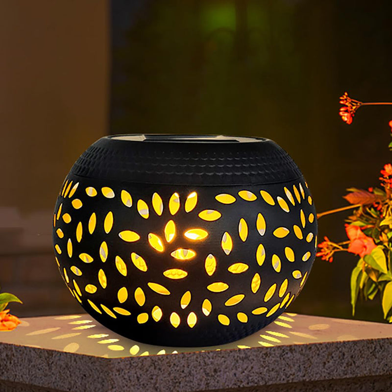 Skorter | Solar-powered decorative iron lamp