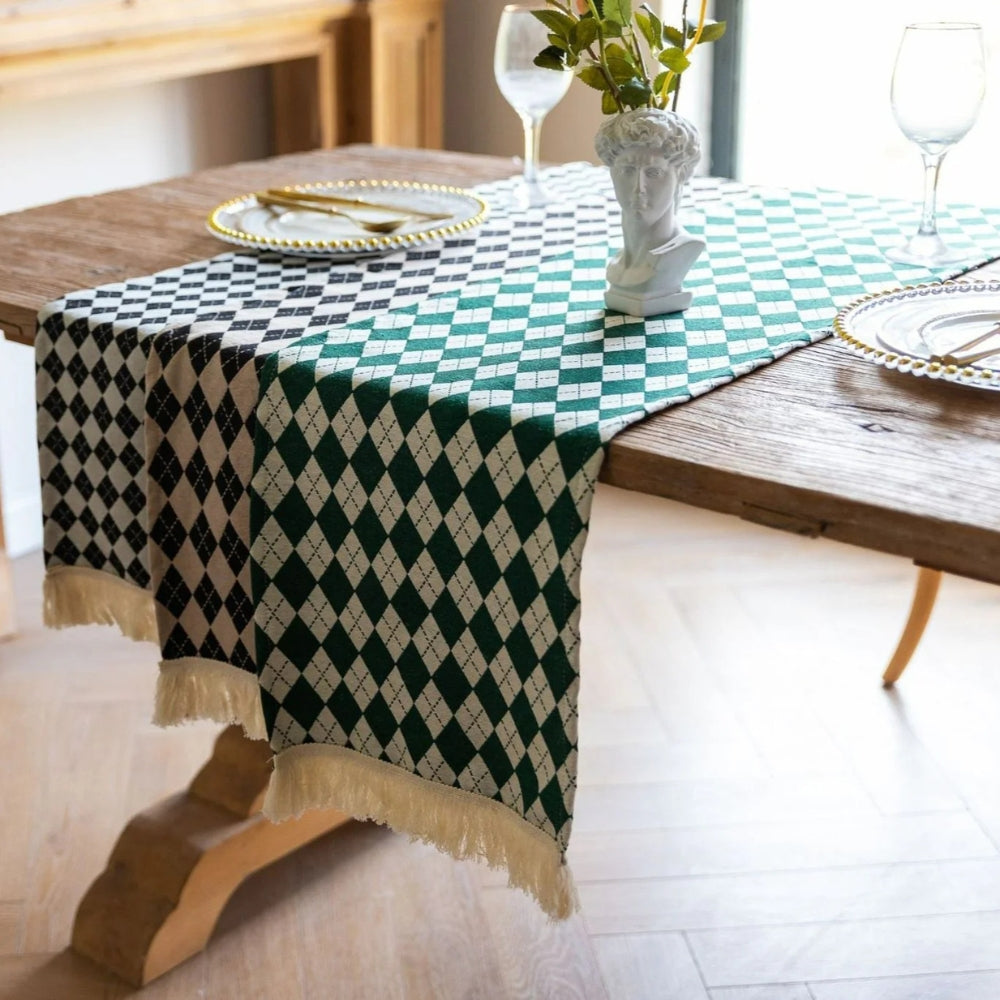 Skorter | Tasseled Diamond Checkered Table Runner