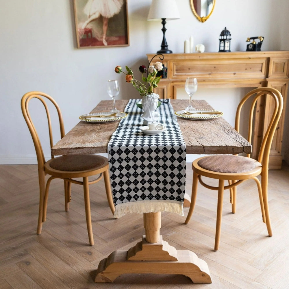 Skorter | Tasseled Diamond Checkered Table Runner