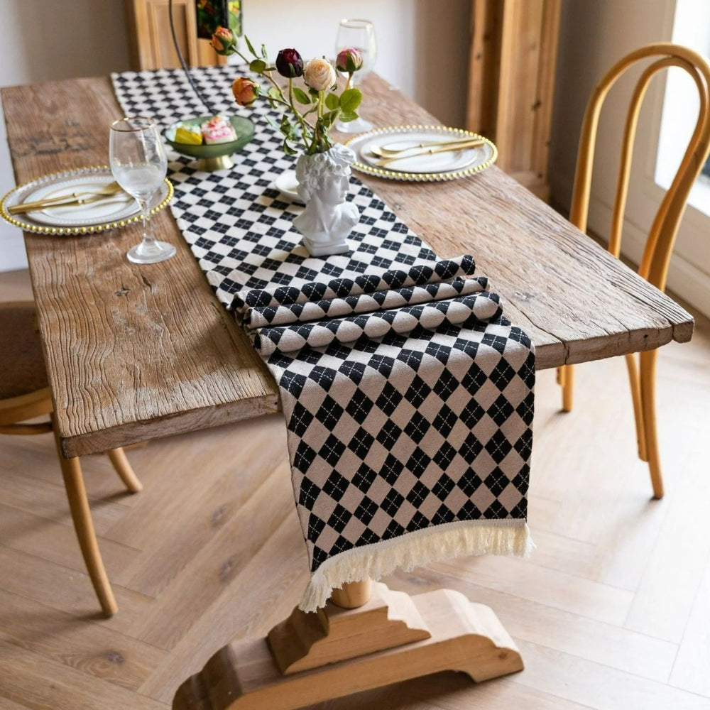Skorter | Tasseled Diamond Checkered Table Runner