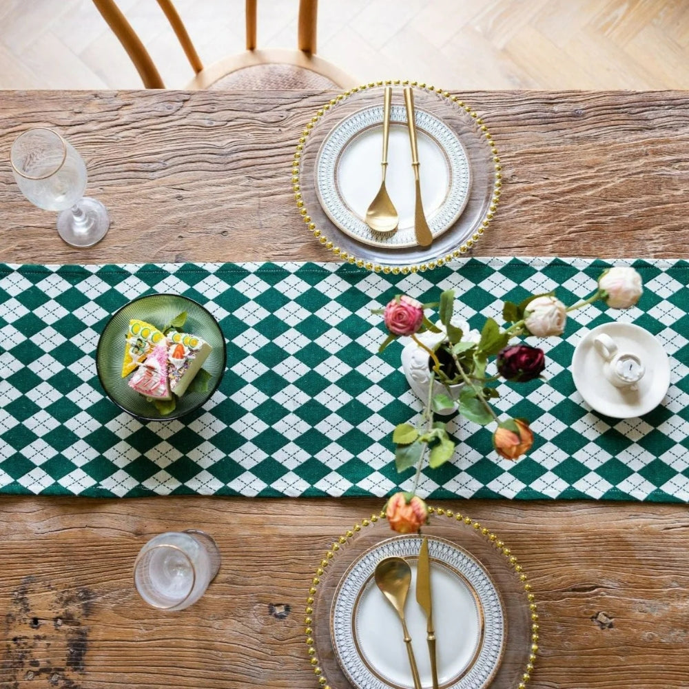 Skorter | Tasseled Diamond Checkered Table Runner