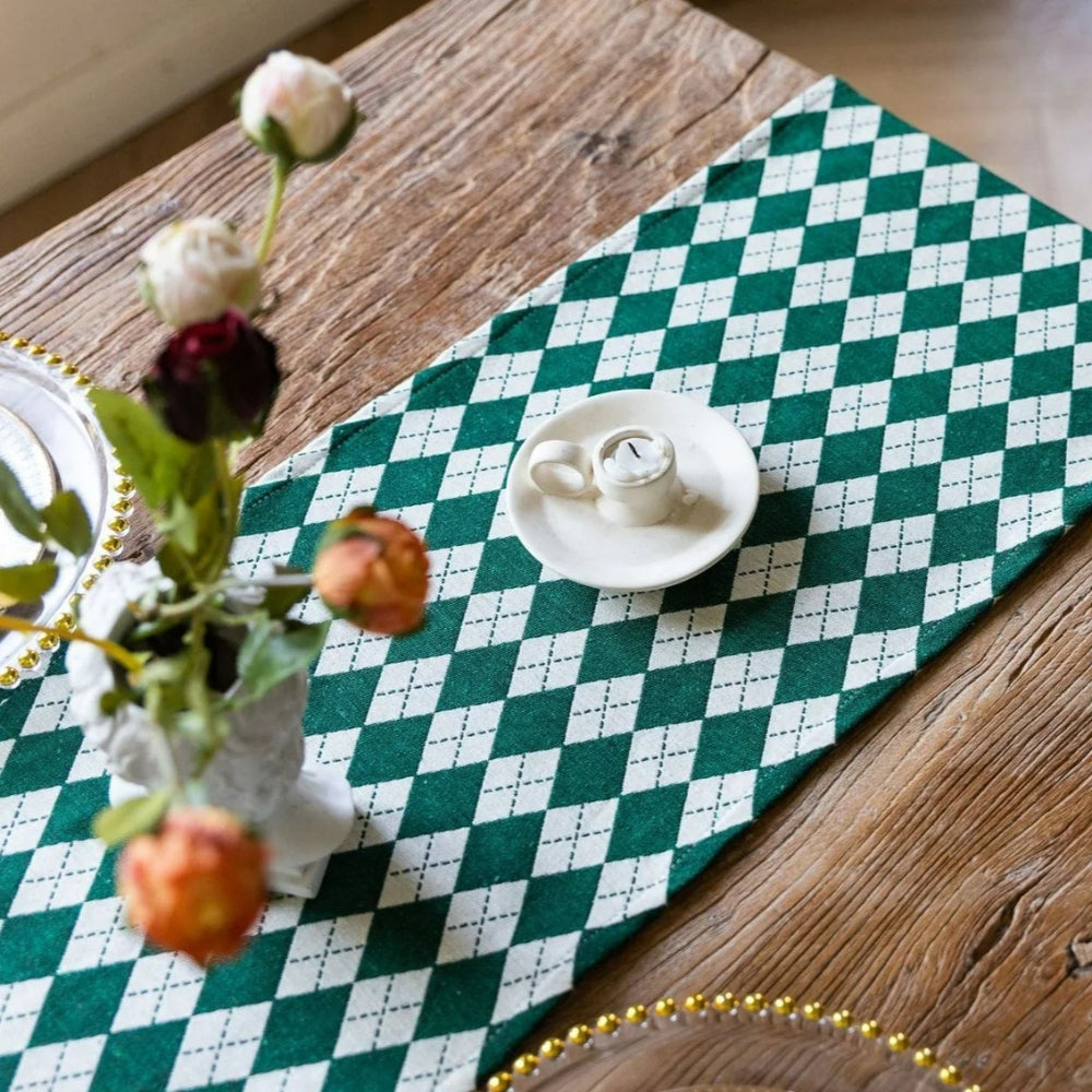 Skorter | Tasseled Diamond Checkered Table Runner