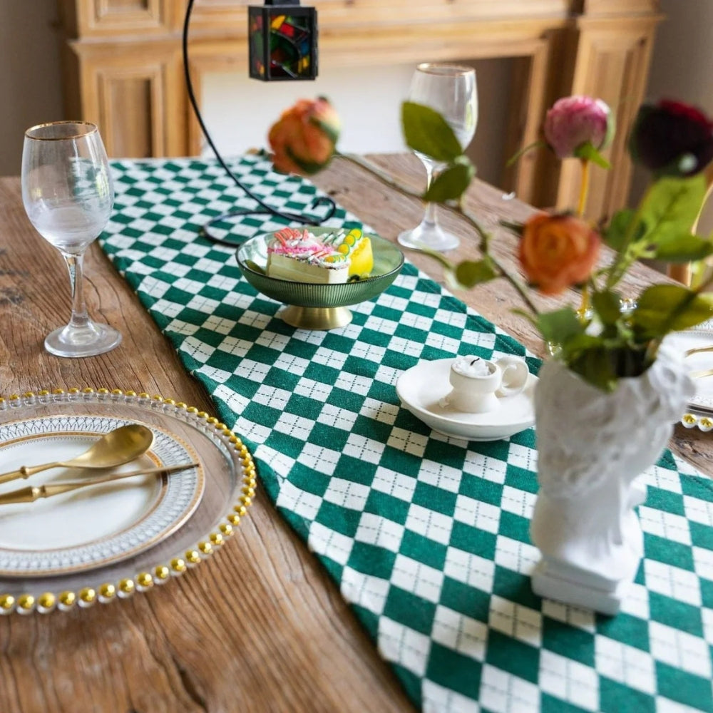 Skorter | Tasseled Diamond Checkered Table Runner