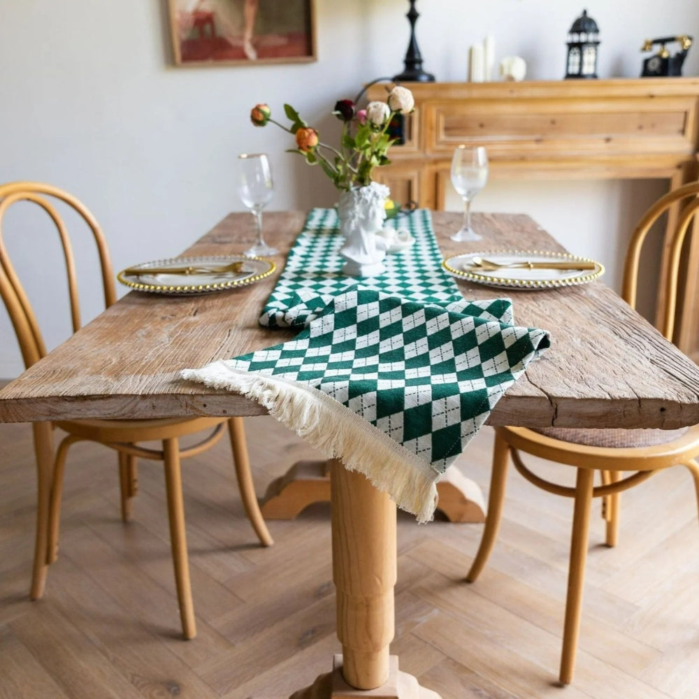 Skorter | Tasseled Diamond Checkered Table Runner