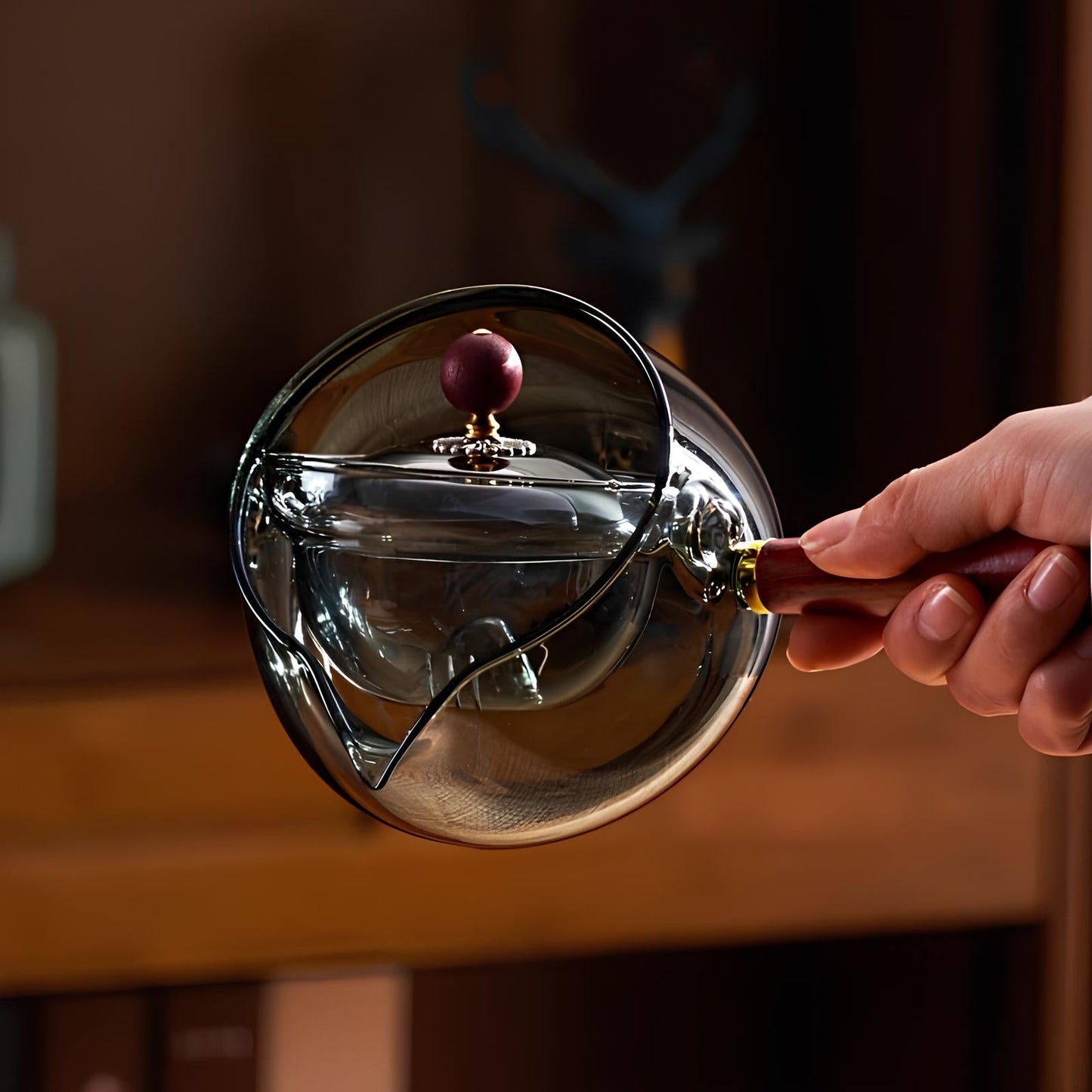 Skorter rotating in crystal glass