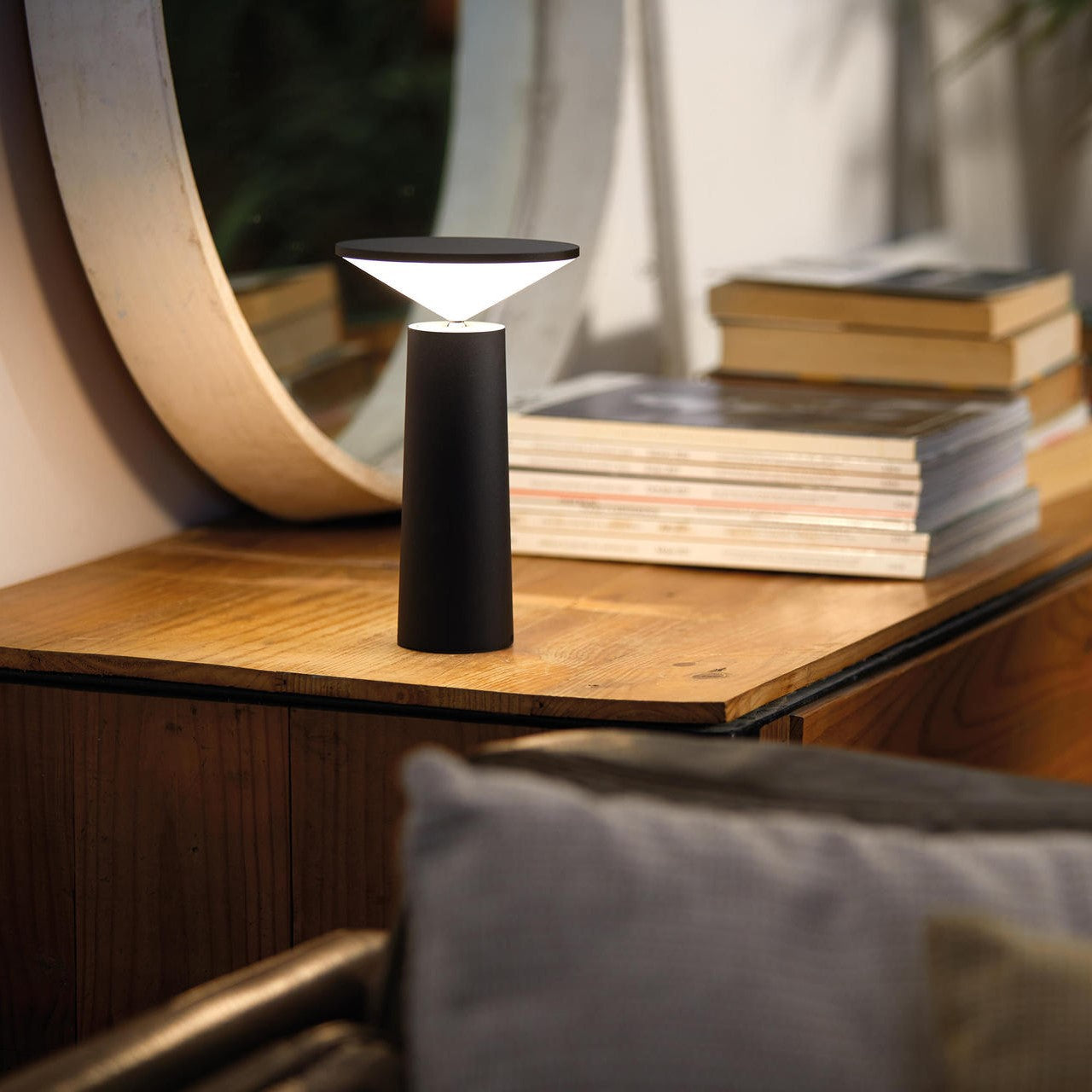 Skorter | InfiNight - Modern table lamp with touch sensor | Dimmable brightness