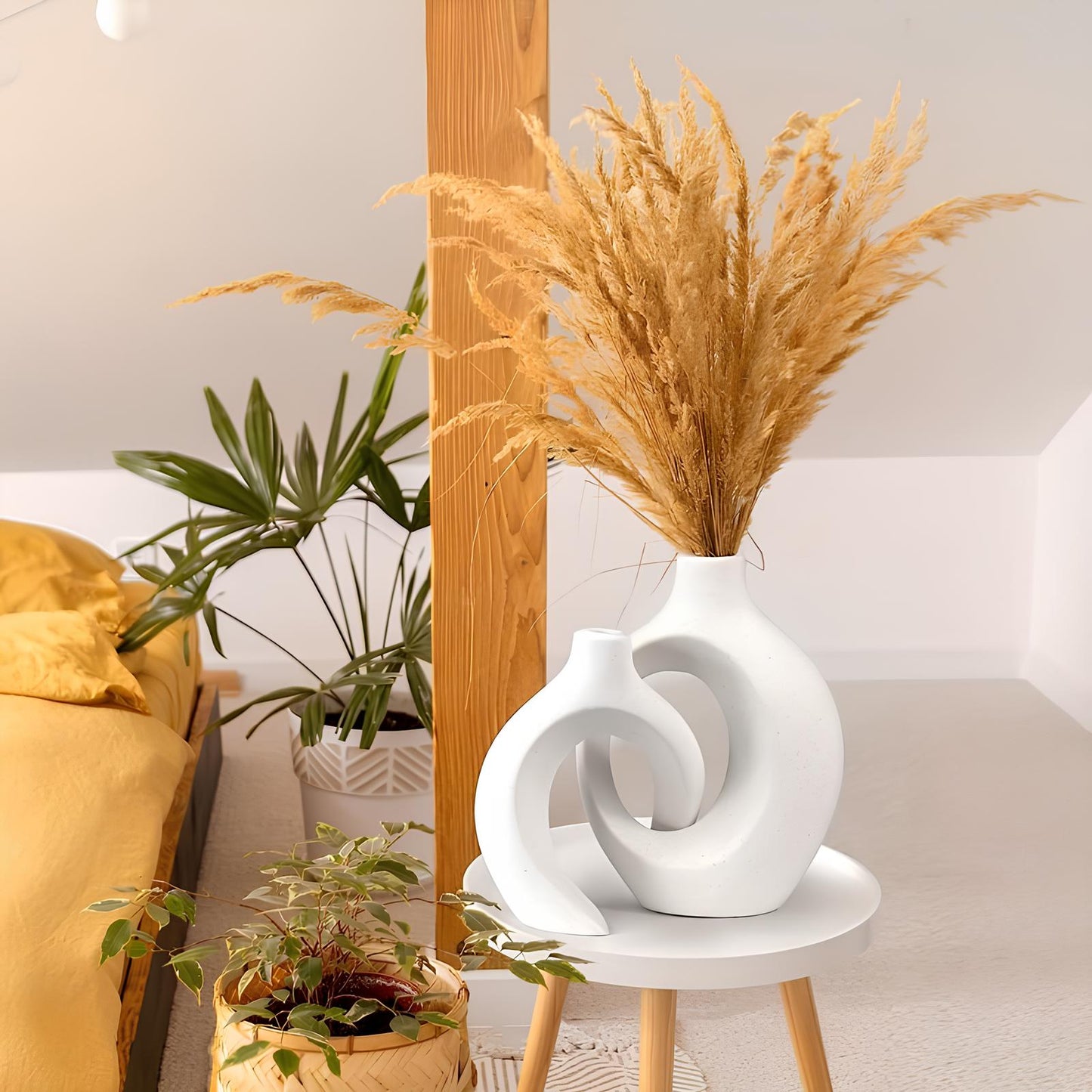 Skorter of two interwoven vases - Decorative harmony