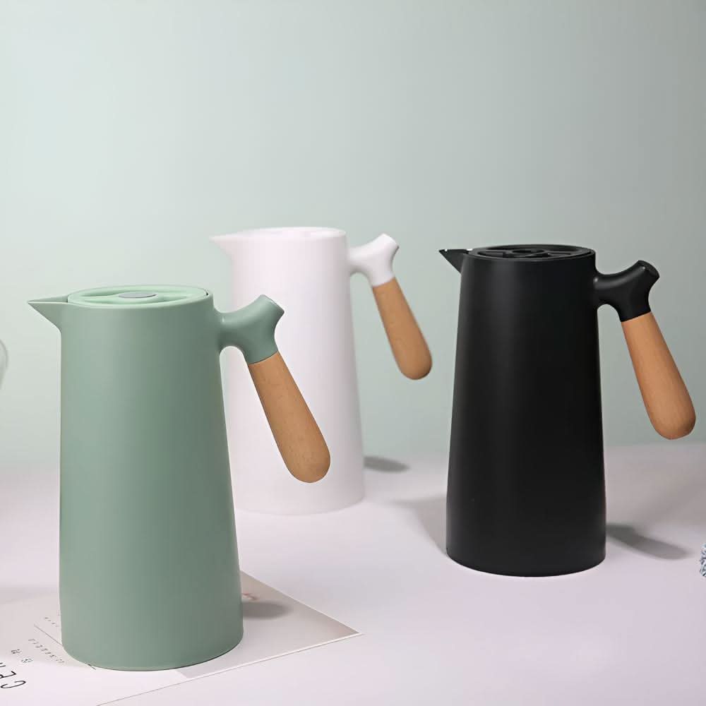 Skorter | Elegant double-walled glass carafe with wooden handle for hot and cold drinks