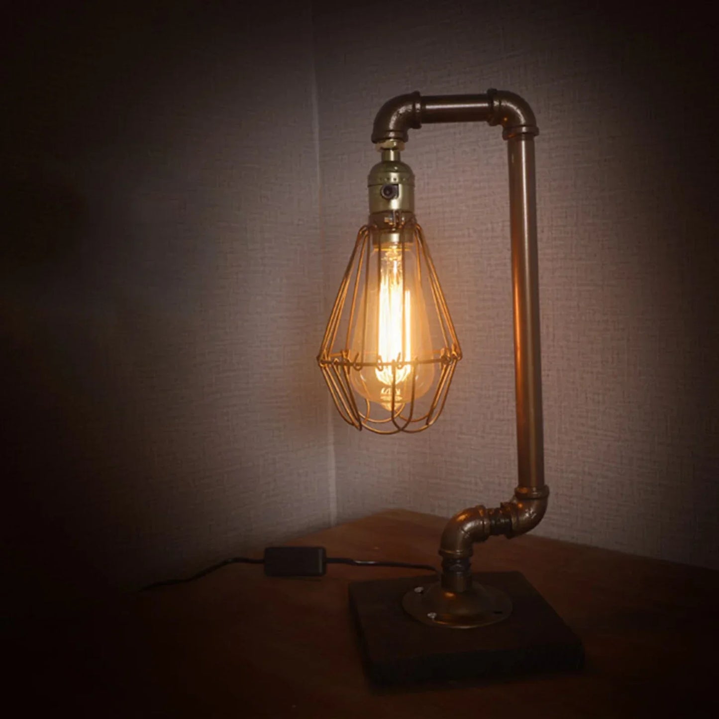 Skorter | RetroCharm - Retro Metal Table Lamp