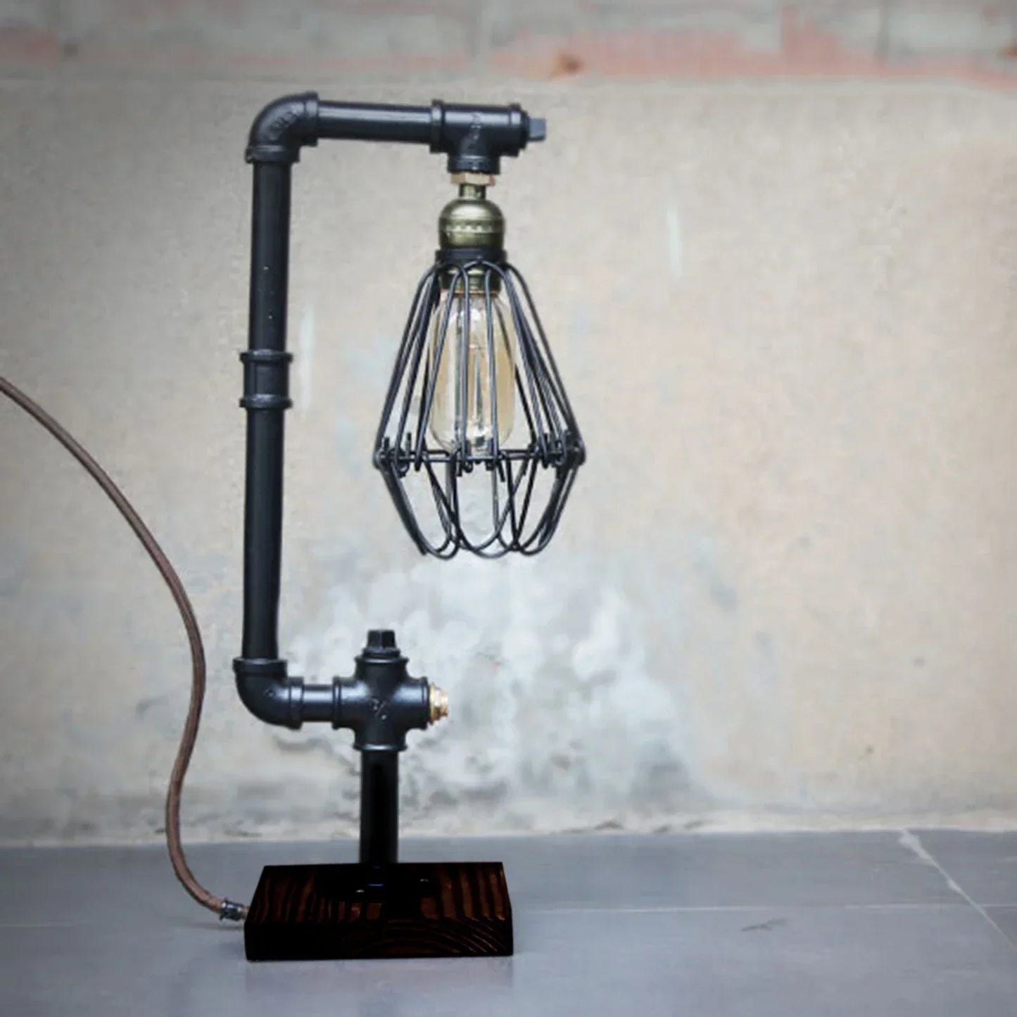 Skorter | RetroCharm - Retro Metal Table Lamp