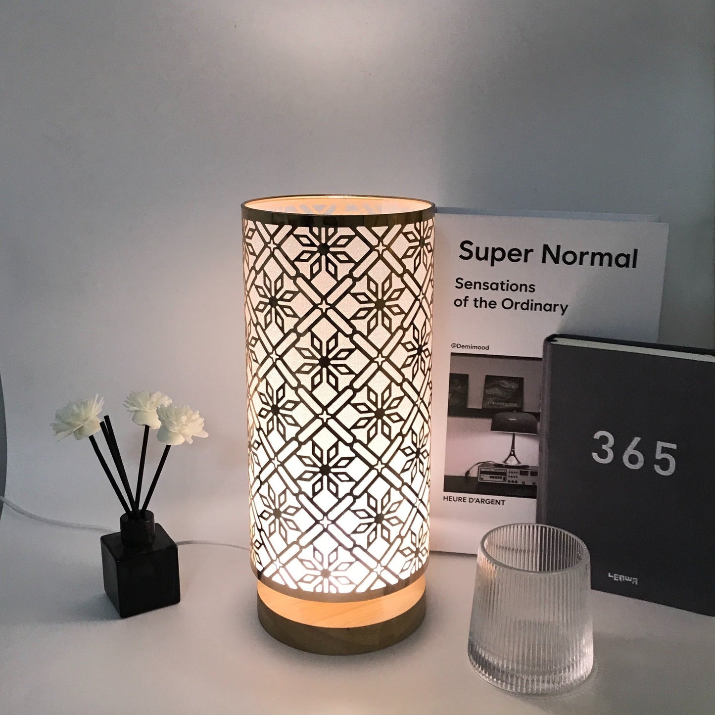 Skorter | LumiPattern - Modern USB-powered Table Lamp, Adjustable Brightness, Metal Frame and Plasticized Shade