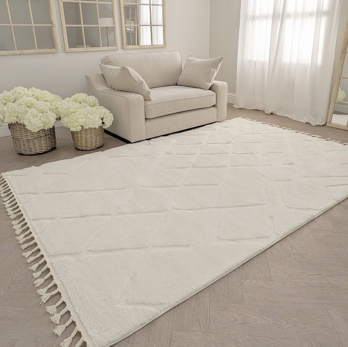Skorter | Adira Vanilla Airy Fringe Geometric Rug